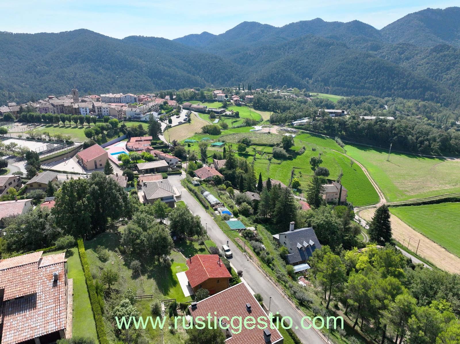 5 soveværelse Byhus til salg i Borreda med garage - € 700.000 (Ref: 9345635)