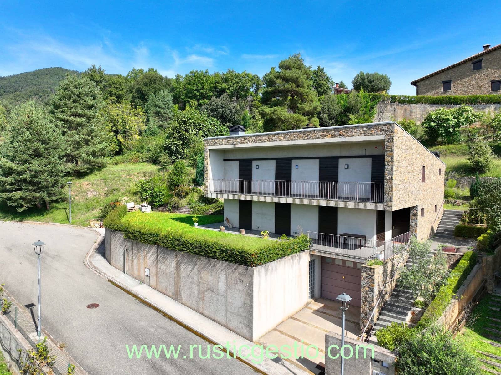 5 soveværelse Byhus til salg i Borreda med garage - € 700.000 (Ref: 9345635)