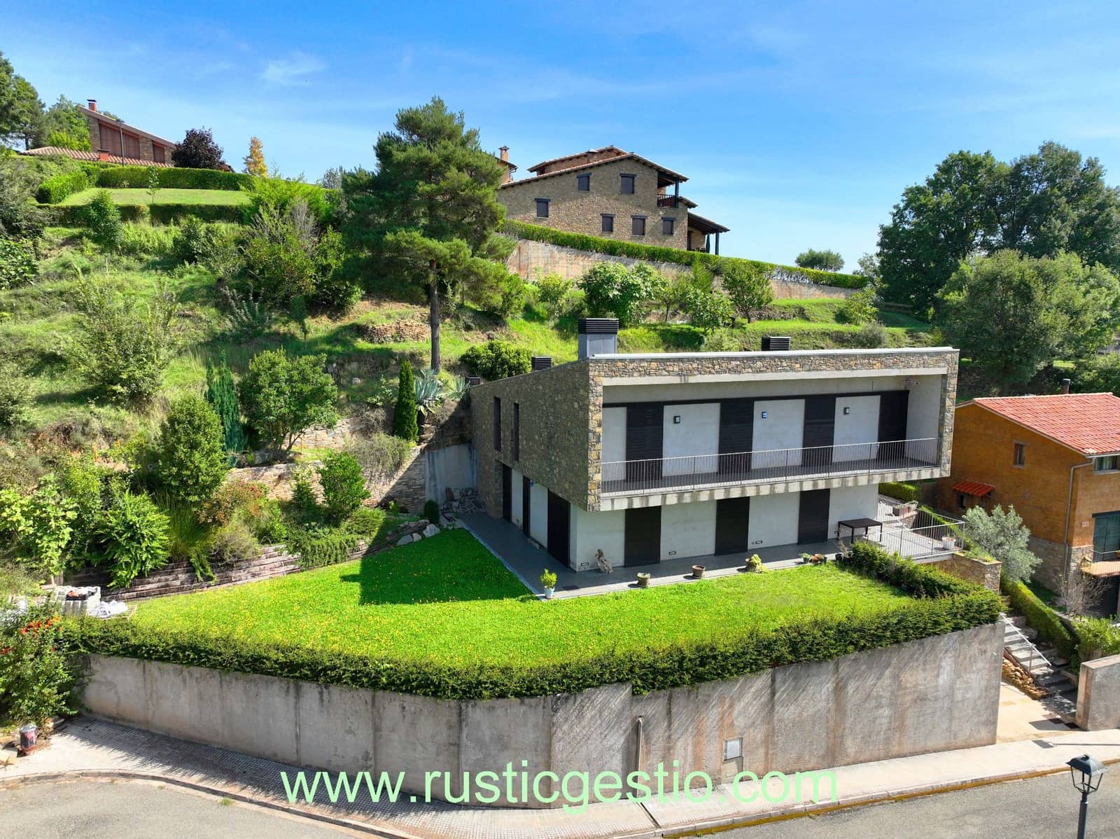 5 soveværelse Byhus til salg i Borreda med garage - € 700.000 (Ref: 9345635)