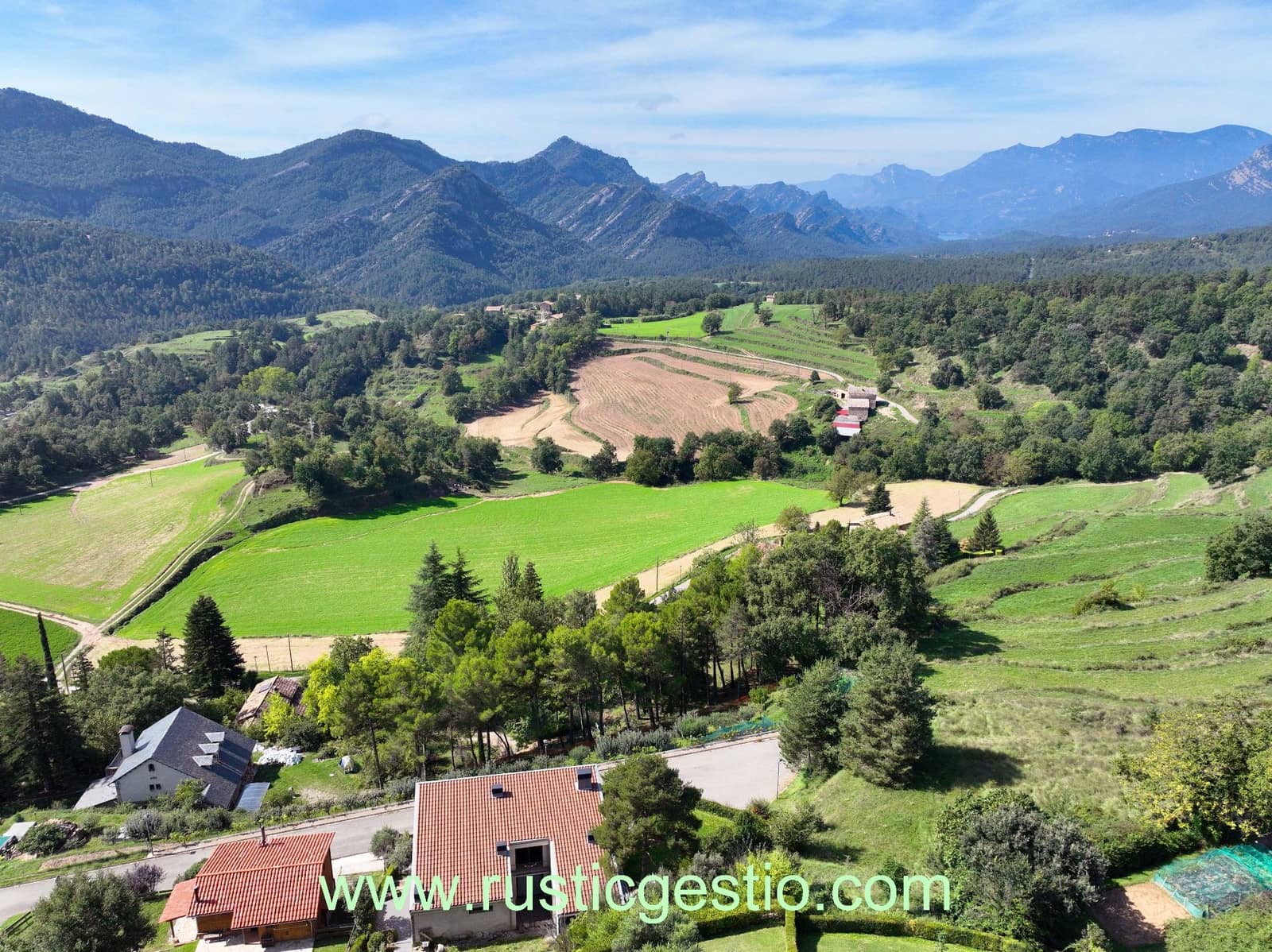 5 soveværelse Byhus til salg i Borreda med garage - € 700.000 (Ref: 9345635)