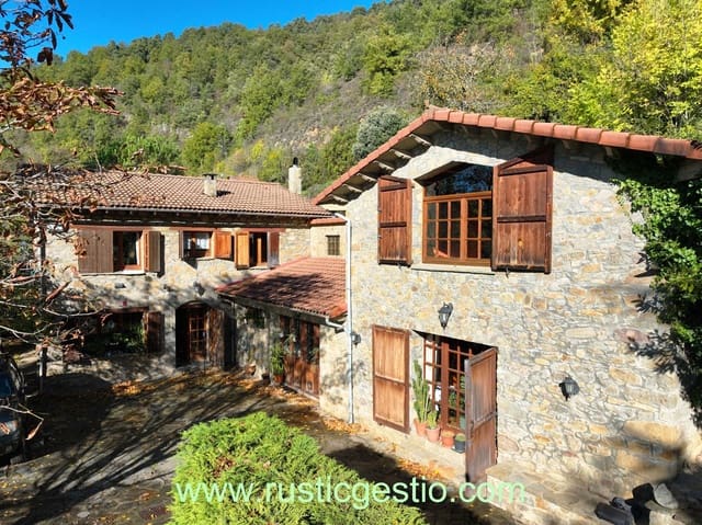 5 soveværelse Finca/Landehus til salg i Vallfogona de Ripollès med swimmingpool - € 695.000 (Ref: 9377806)