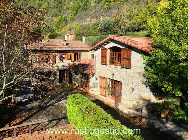 5 soveværelse Finca/Landehus til salg i Vallfogona de Ripollès med swimmingpool - € 695.000 (Ref: 9377806)