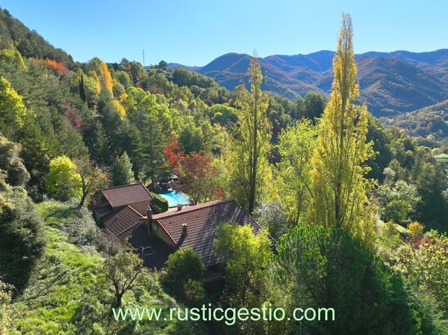 5 soveværelse Finca/Landehus til salg i Vallfogona de Ripollès med swimmingpool - € 695.000 (Ref: 9377806)