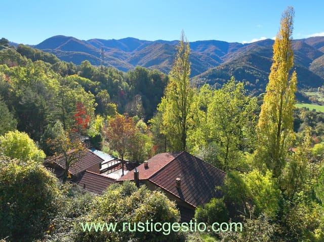 5 soveværelse Finca/Landehus til salg i Vallfogona de Ripollès med swimmingpool - € 695.000 (Ref: 9377806)