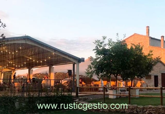 9 chambre Finca/Maison de Campagne à vendre à Calders avec piscine garage - 2 000 000 € (Ref: 9530956)