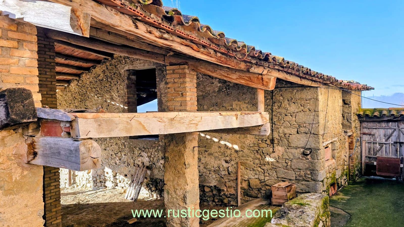 4 sovrum Finca/Hus på landet till salu i Santa Maria de Besora med garage - 425 000 € (Ref: 9573491)