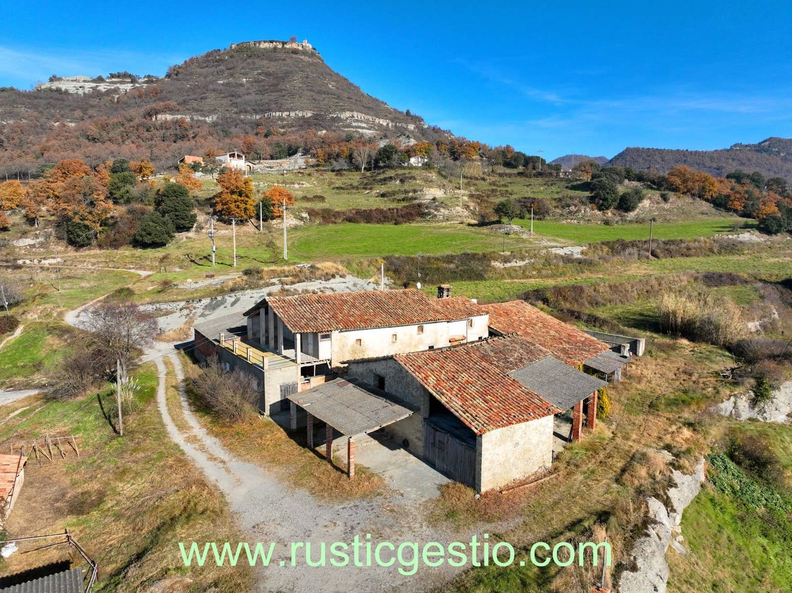 4 sovrum Finca/Hus på landet till salu i Santa Maria de Besora med garage - 425 000 € (Ref: 9573491)