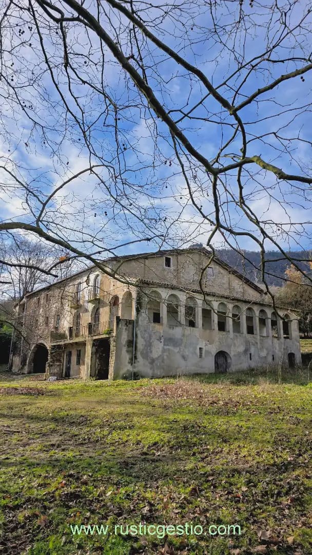 25 bedroom Finca/Country House for sale in La Vall d'en Bas - € 1,500,000 (Ref: 9803789)