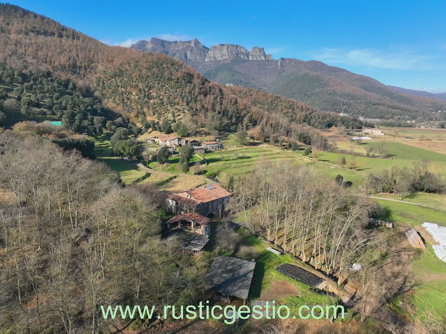 25 bedroom Finca/Country House for sale in La Vall d'en Bas - € 1,500,000 (Ref: 9803789)