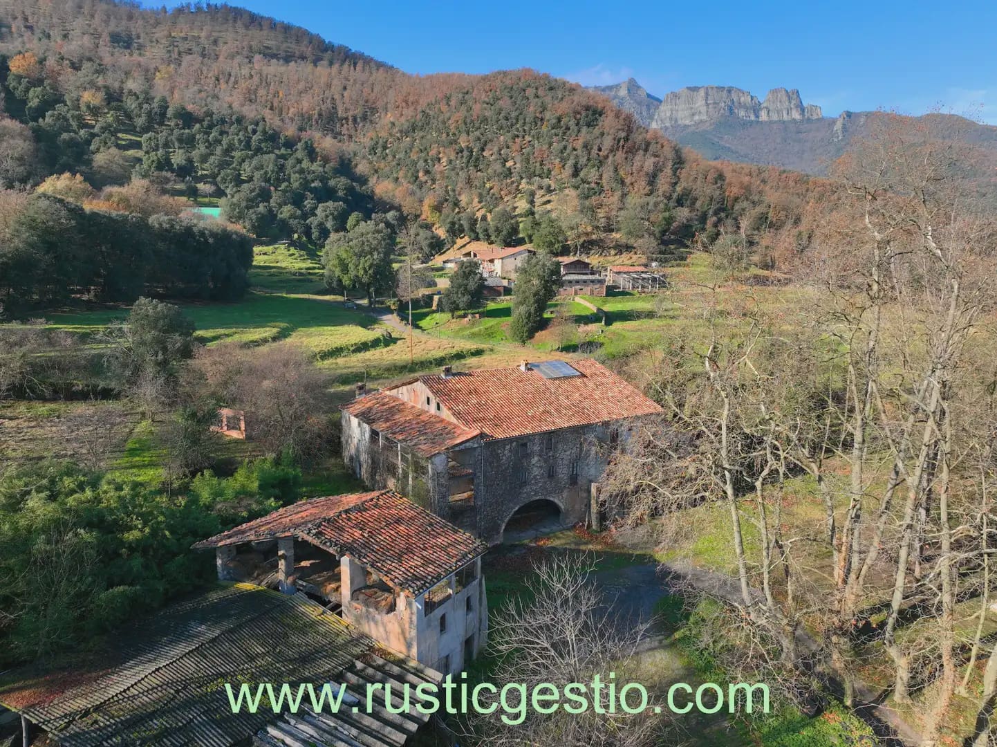 25 bedroom Finca/Country House for sale in La Vall d'en Bas - € 1,500,000 (Ref: 9803789)