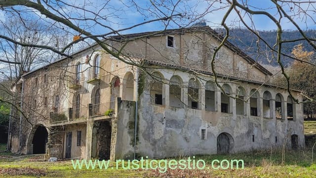 15 soveværelse Finca/Landehus til salg i La Vall d'en Bas - € 800.000 (Ref: 9803789)