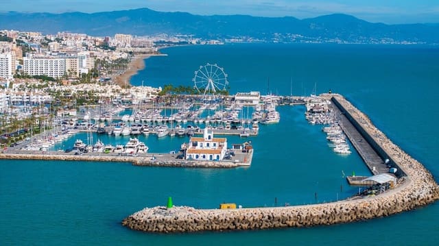 10000 quarto Hotel para venda em Parque de la Paloma, Benalmádena com piscina - 120 000 000 € (Ref: 10032448)