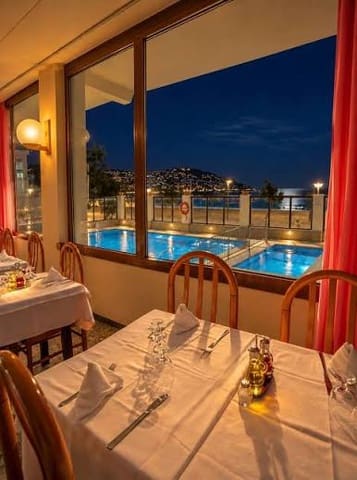 160 soveværelse Hotel til salg i Santa Margarida, Roses - € 19.000.000 (Ref: 10163796)