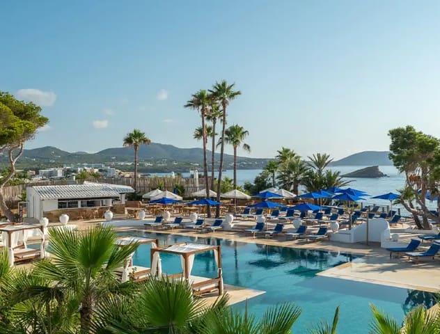 330 bedroom Hotel for sale in Santa Eulalia / Santa Eularia - € 100,000,000 (Ref: 9360761)