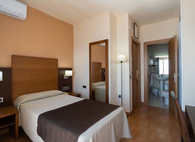 87 slaapkamer Hotel te koop in Málaga stad - € 13.000.000 (Ref: 9372214)