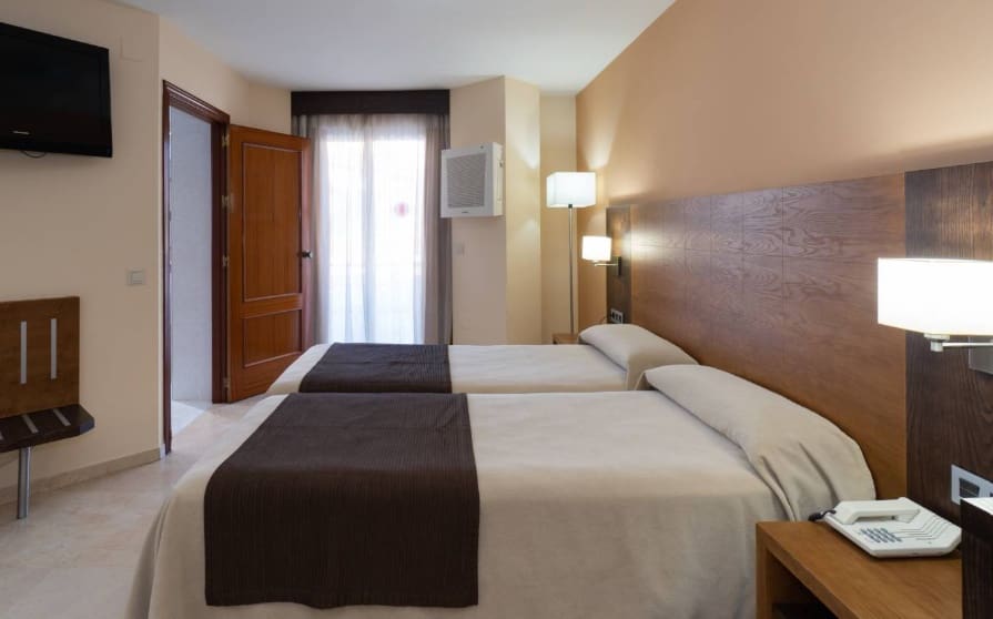 87 slaapkamer Hotel te koop in Malaga stad - € 13.000.000 (Ref: 9372214)