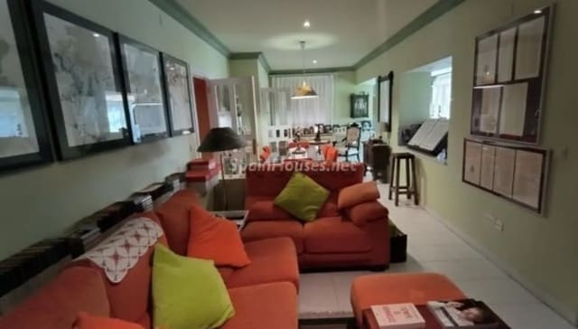 5 bedroom Townhouse for sale in Cuenca city with pool - € 2,500,000 (Ref: 9378085)