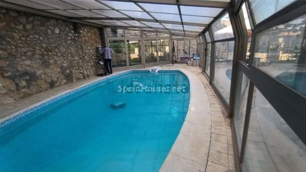 5 bedroom Townhouse for sale in Cuenca city with pool - € 2,500,000 (Ref: 9378085)