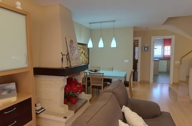 5 bedroom Townhouse for sale in Paterna with pool - € 425,000 (Ref: 9378092)