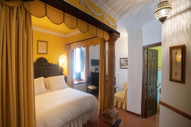 Hotel for sale in Málaga del Fresno - € 4,000,000 (Ref: 9380046)