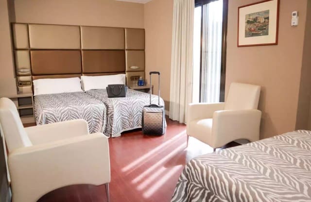 70 quarto Hotel para venda em Benetússer - 12 800 000 € (Ref: 9380064)