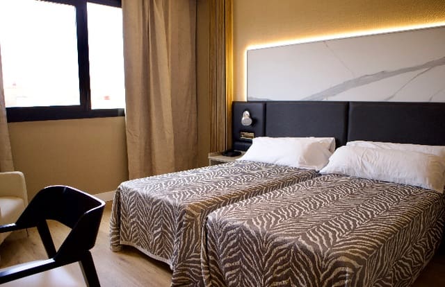 70 bedroom Hotel for sale in Benetússer - € 12,800,000 (Ref: 9380064)