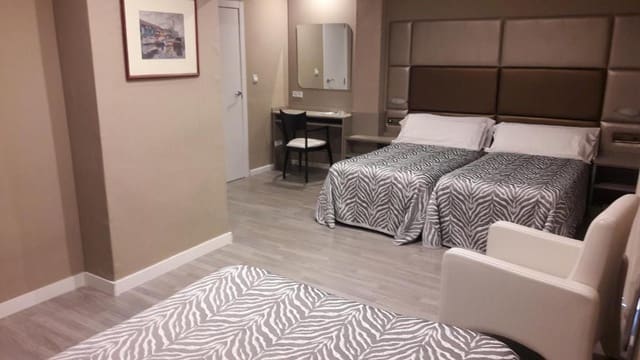 70 quarto Hotel para venda em Benetússer - 12 800 000 € (Ref: 9380064)