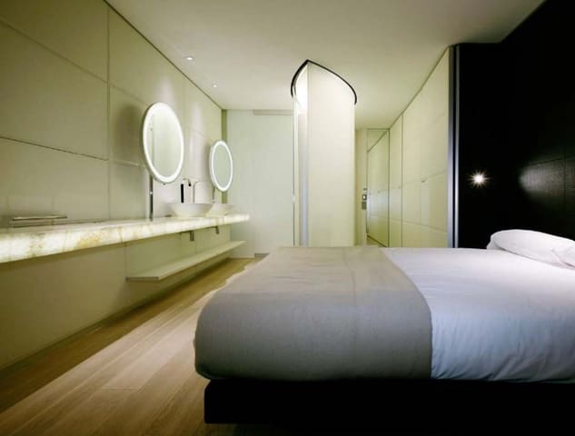 315 bedroom Hotel for sale in Madrid city - € 60,000,000 (Ref: 9380142)