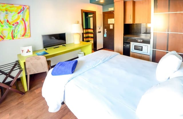 189 makuuhuone Hotelli myytävänä paikassa Torremolinos - 27 400 000 € (Ref: 9396875)