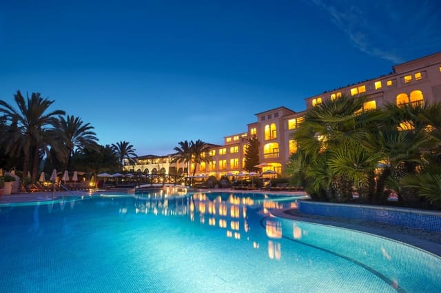 Hotel de 164 habitaciones en Palma de Mallorca en venta con piscina garaje - 55.000.000 € (Ref: 9814045)