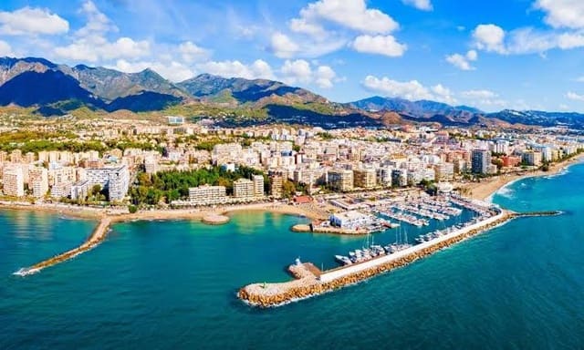 140 quarto Hotel para venda em Marbella - 200 000 000 € (Ref: 9936667)