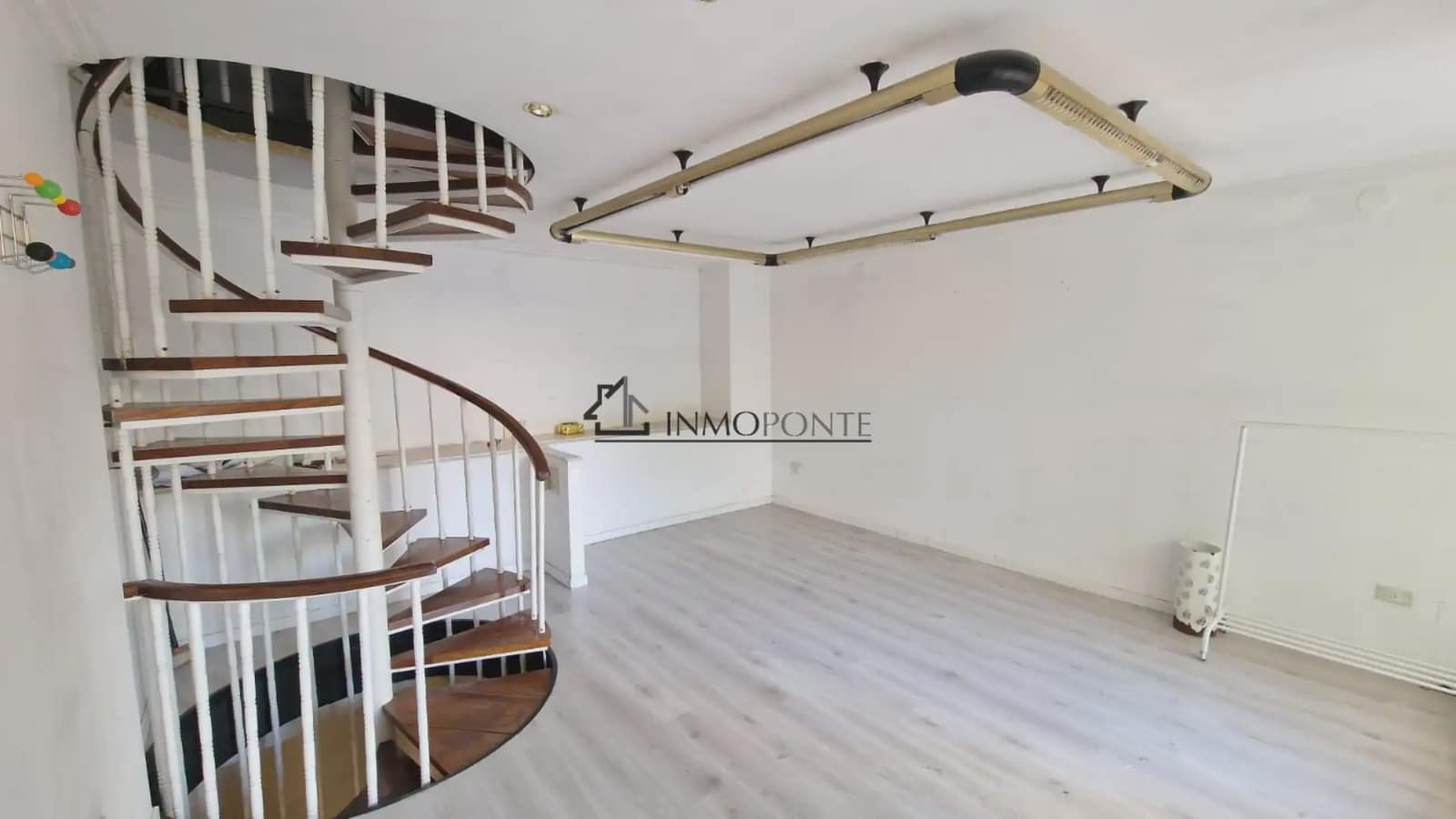 Kommersiell til leie i Pontevedra by - € 800 (Ref: 10093960)