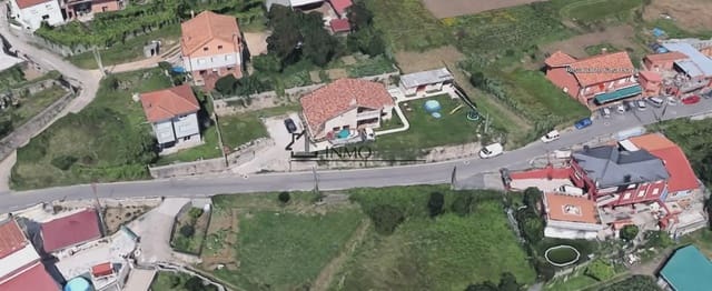 Chalet de 3 habitaciones en Vigo en venta - 161.000 € (Ref: 10179254)