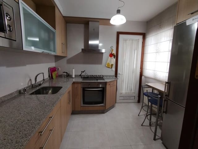 2 makuuhuone Kattohuoneisto vuokrattavana paikassa Pontevedra kaupunki - 700 € (Ref: 9172540)