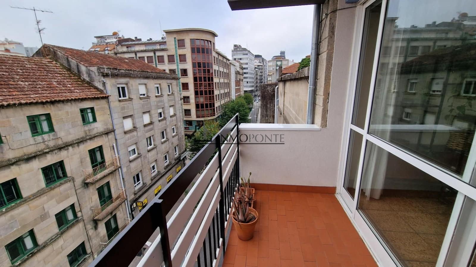 Appartement de 4 chambres à louer à Pontevedra ville - 900 € (Ref: 9191927)