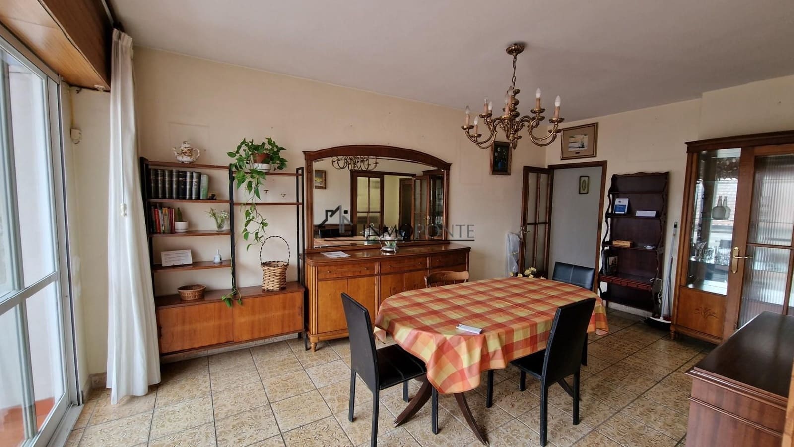 Appartement de 4 chambres à louer à Pontevedra ville - 900 € (Ref: 9191927)