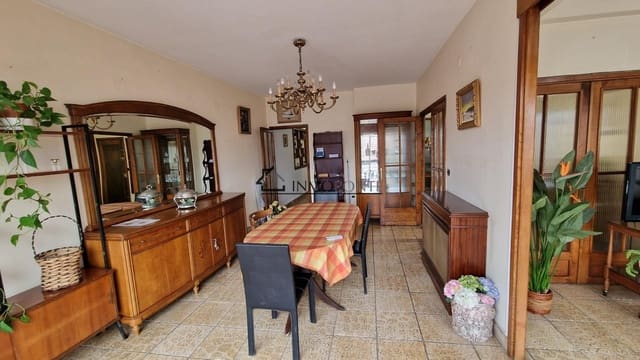 4 bedroom Flat for rent in Pontevedra city - € 900 (Ref: 9191927)