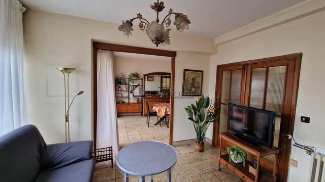 4 bedroom Flat for rent in Pontevedra city - € 900 (Ref: 9191927)