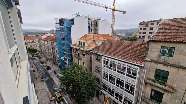 4 bedroom Flat for rent in Pontevedra city - € 900 (Ref: 9191927)