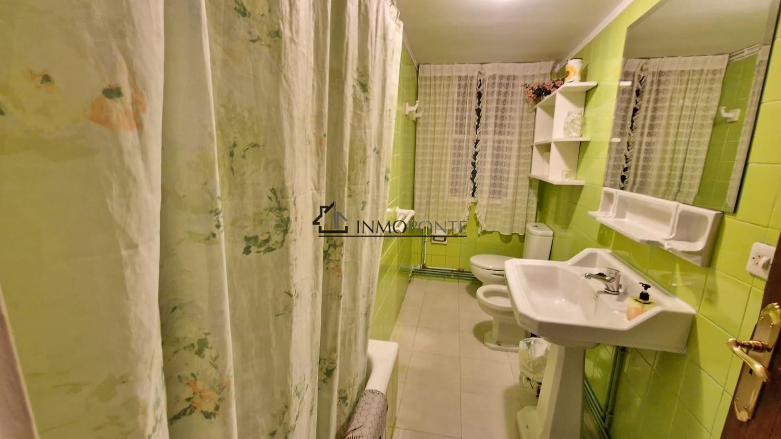 Appartement de 4 chambres à louer à Pontevedra ville - 900 € (Ref: 9191927)