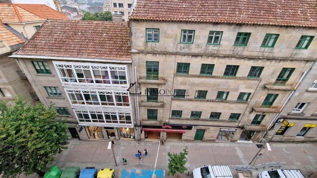 4 bedroom Flat for rent in Pontevedra city - € 900 (Ref: 9191927)