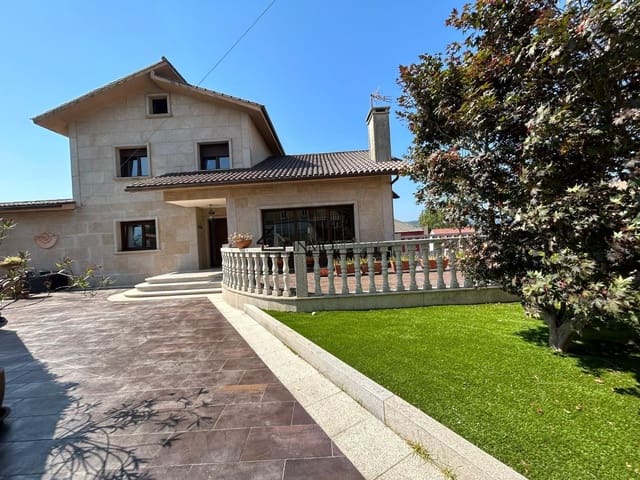 7 Zimmer Villa zu verkaufen in Vilagarcía de Arousa - 770.000 € (Ref: 9191994)