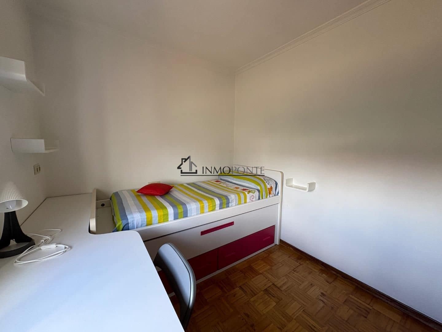 4 bedroom Flat for rent in Pontevedra city - € 700 (Ref: 9195097)