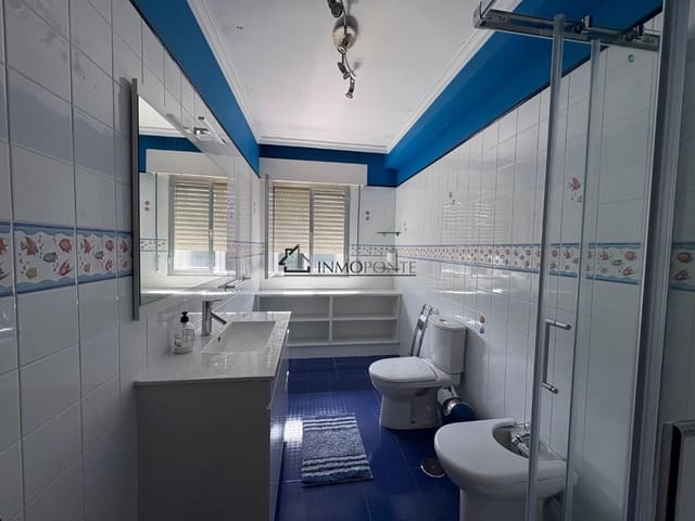 4 soveværelse Lejlighed til leje i Pontevedra by - € 700 (Ref: 9195097)