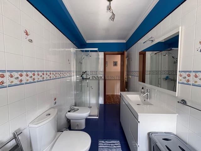 4 soveværelse Lejlighed til leje i Pontevedra by - € 700 (Ref: 9195097)