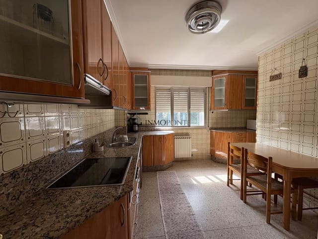 4 soveværelse Lejlighed til leje i Pontevedra by - € 700 (Ref: 9195097)