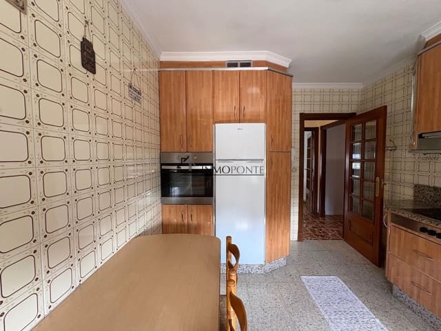 4 soveværelse Lejlighed til leje i Pontevedra by - € 700 (Ref: 9195097)