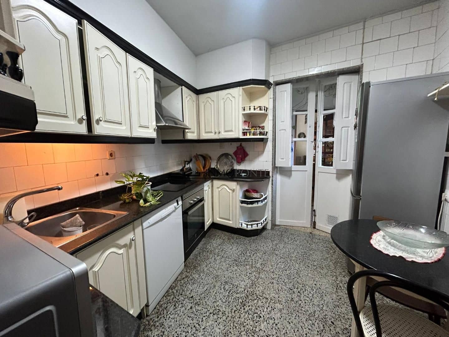 5 soveværelse Byhus til salg i Pontevedra by - € 590.000 (Ref: 9257943)