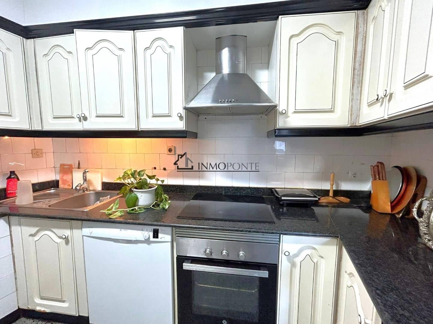 5 soveværelse Byhus til salg i Pontevedra by - € 590.000 (Ref: 9257943)