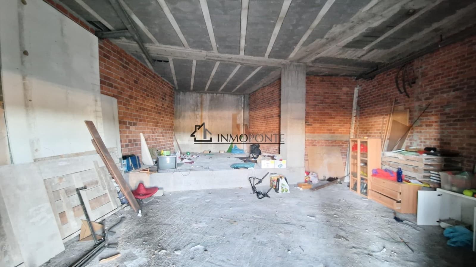 Commercial for sale in Pontevedra city - € 95,000 (Ref: 9346577)